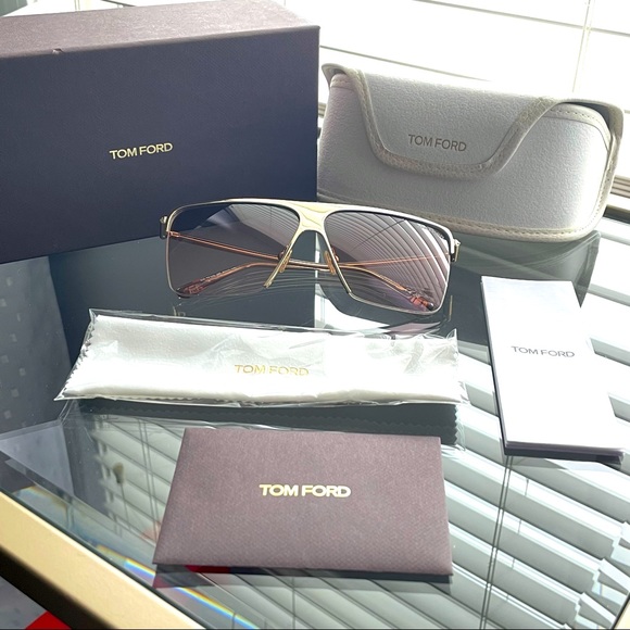 New TOM FORD Sunglasses - Picture 3 of 11